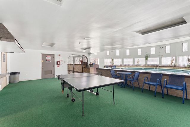 18 Shadowbrook Ln 19, Milford, MA 01757