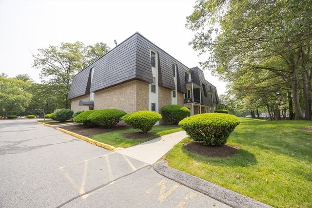 18 Shadowbrook Ln 19, Milford, MA 01757