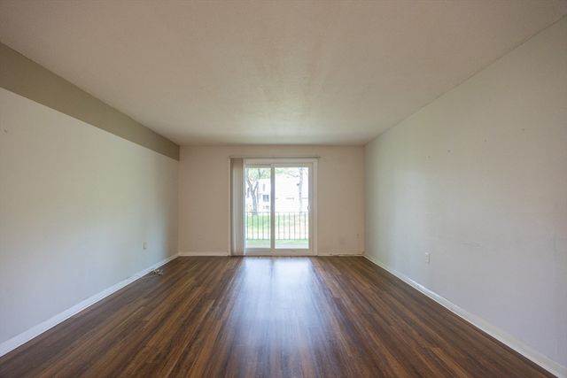 18 Shadowbrook Ln 19, Milford, MA 01757