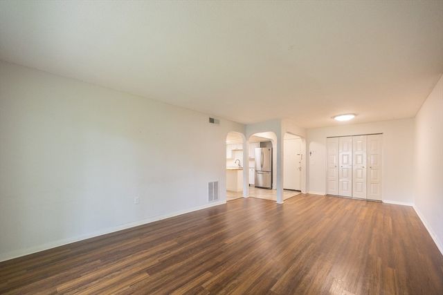 18 Shadowbrook Ln 19, Milford, MA 01757