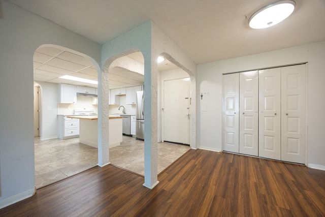 18 Shadowbrook Ln 19, Milford, MA 01757