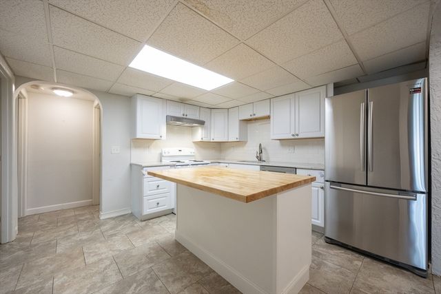 18 Shadowbrook Ln 19, Milford, MA 01757