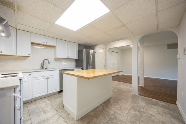18 Shadowbrook Ln 19, Milford, MA 01757