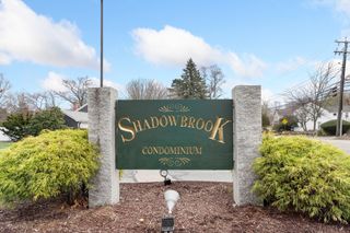 18 Shadowbrook Ln 19, Milford, MA 01757