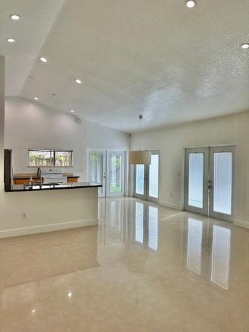 6100 W Falcons Lea Drive, Davie, FL 33331