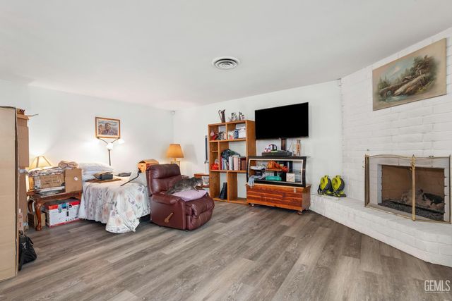 517 New Stine Road, Bakersfield, CA 93309