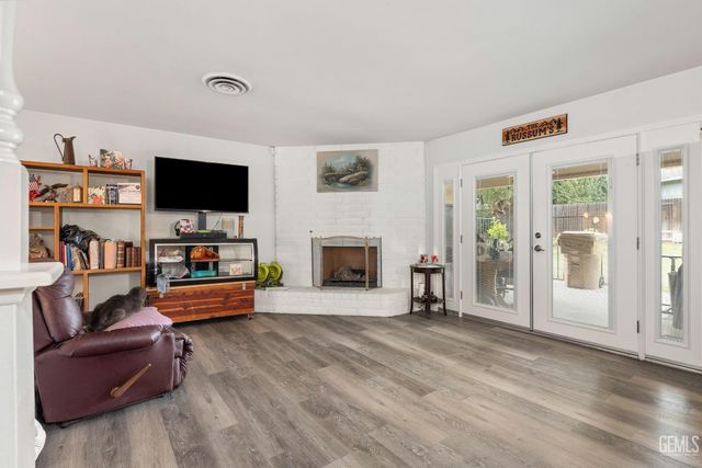 517 New Stine Road, Bakersfield, CA 93309