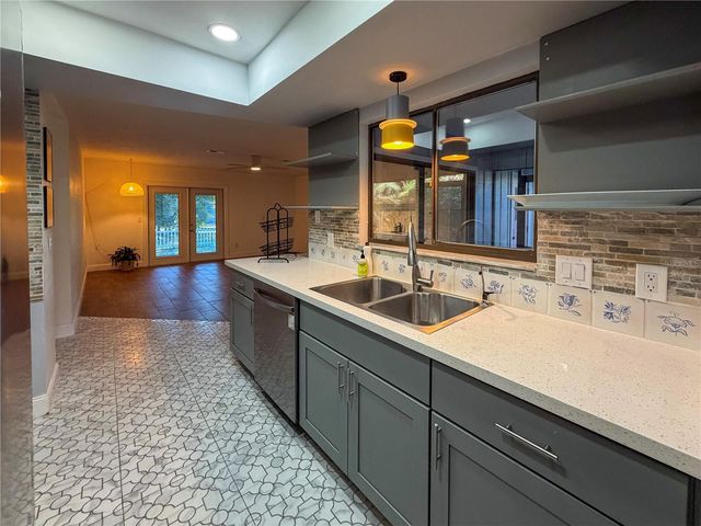 6242 NW 105TH AVENUE, Alachua, FL 32615