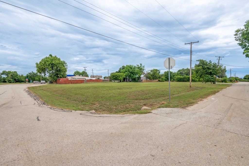 2011 Duval Drive, Arlington, TX 76002