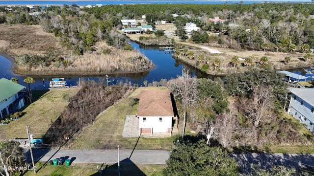 2222 Mole Drive, Bay Saint Louis, MS 39520