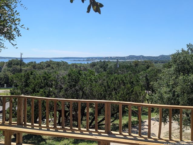 809 LAKEBREEZE DR, Canyon Lake, TX 78133