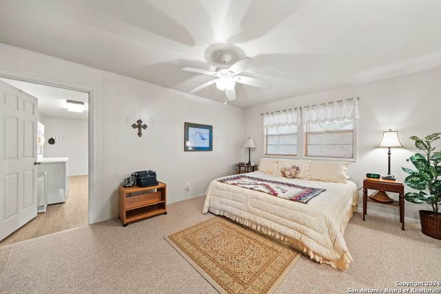 809 LAKEBREEZE DR, Canyon Lake, TX 78133