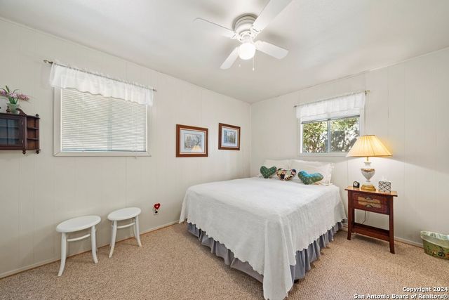 809 LAKEBREEZE DR, Canyon Lake, TX 78133