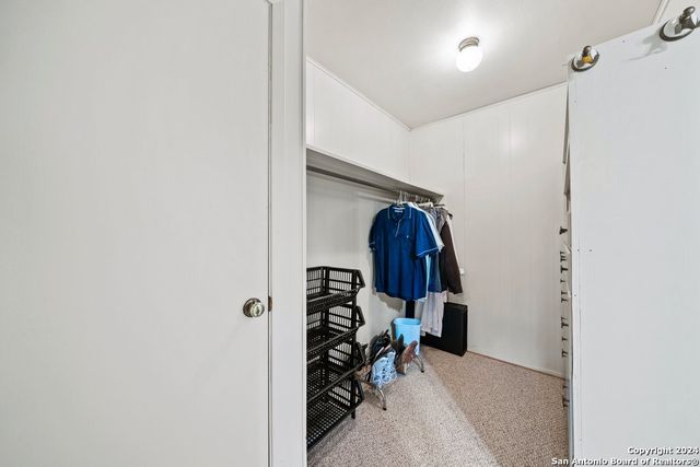 809 LAKEBREEZE DR, Canyon Lake, TX 78133