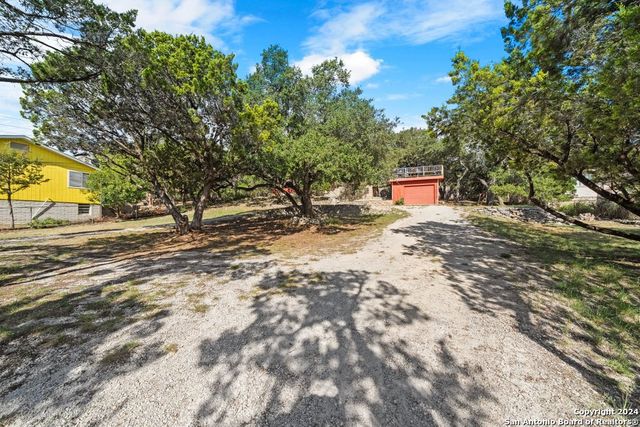 809 LAKEBREEZE DR, Canyon Lake, TX 78133