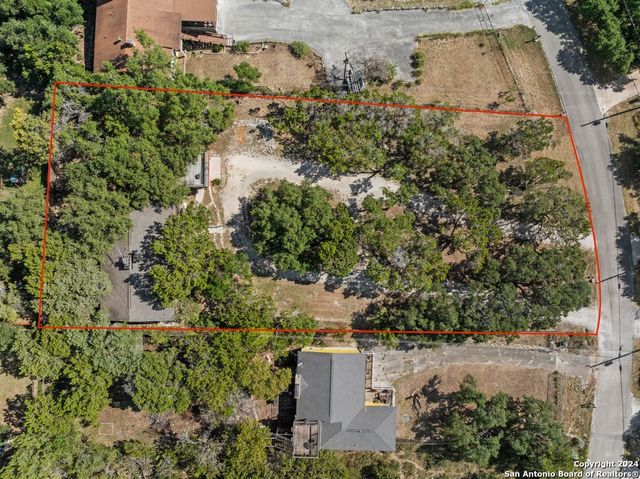 809 LAKEBREEZE DR, Canyon Lake, TX 78133