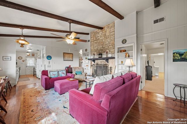 809 LAKEBREEZE DR, Canyon Lake, TX 78133