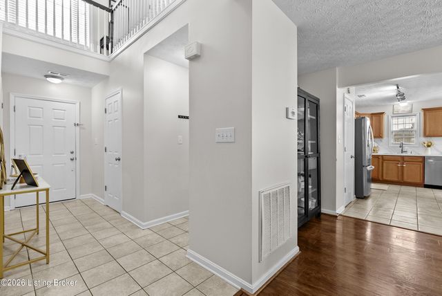 8813 Eli Dr, Louisville, KY 40291