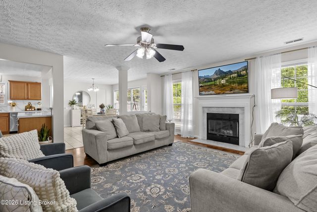 8813 Eli Dr, Louisville, KY 40291