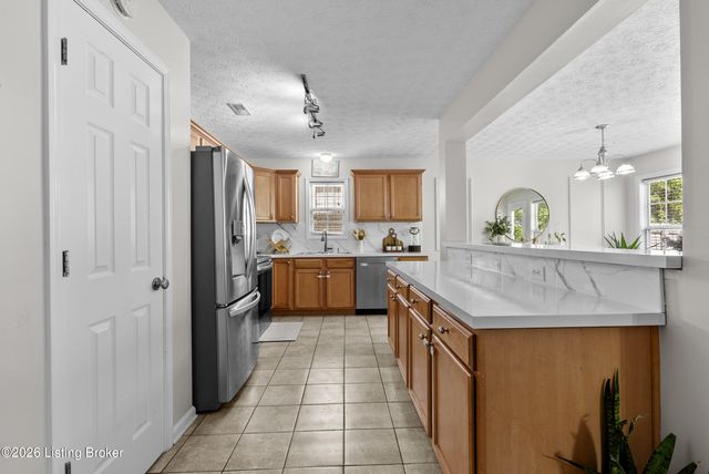 8813 Eli Dr, Louisville, KY 40291
