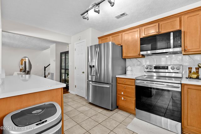 8813 Eli Dr, Louisville, KY 40291