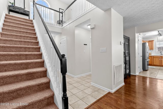 8813 Eli Dr, Louisville, KY 40291