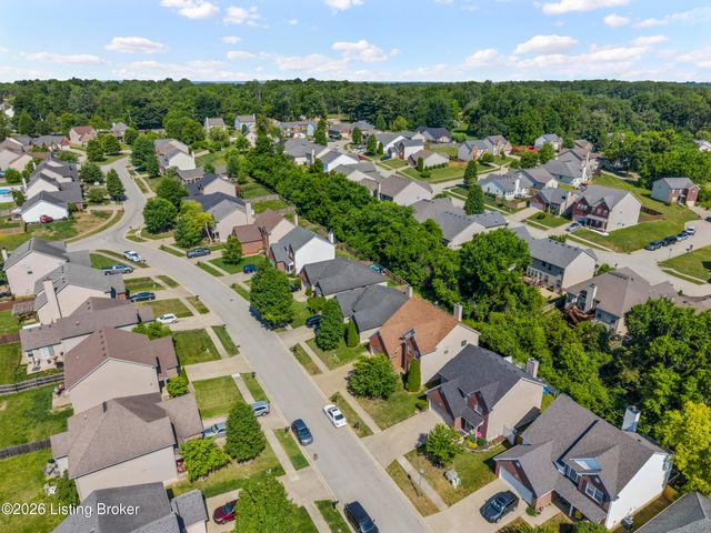 8813 Eli Dr, Louisville, KY 40291