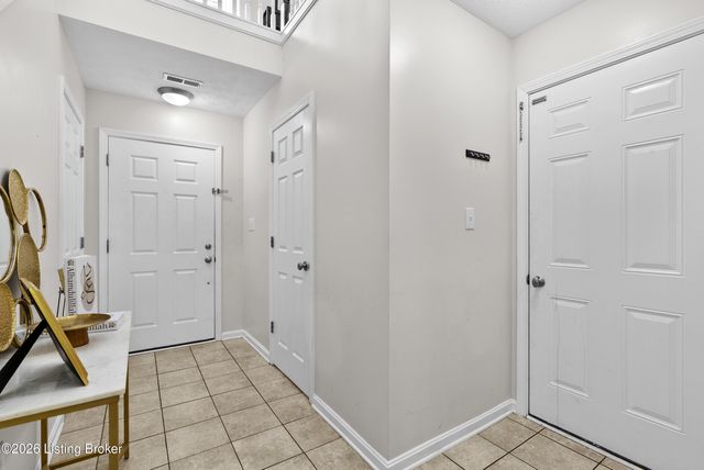 8813 Eli Dr, Louisville, KY 40291