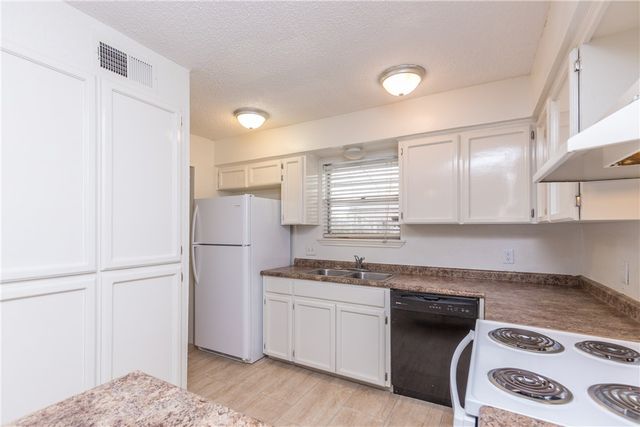 5133 Middlecoff B, Corpus Christi, TX 78413