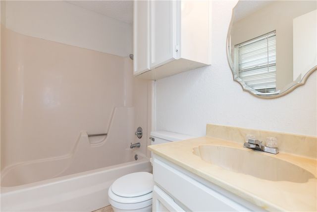 5133 Middlecoff B, Corpus Christi, TX 78413