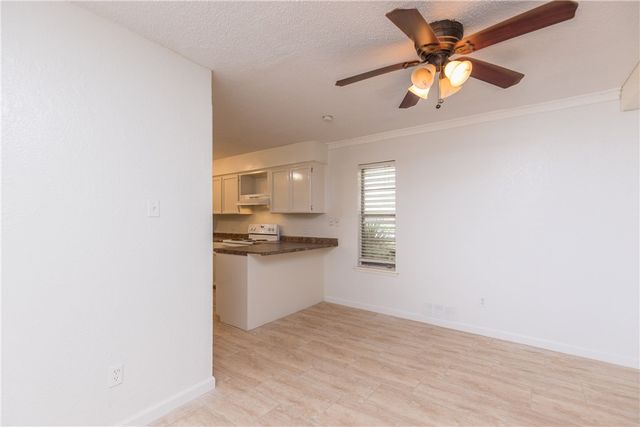 5133 Middlecoff B, Corpus Christi, TX 78413