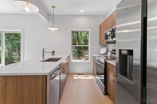 1869 Kinney Avenue, Cincinnati, OH 45207