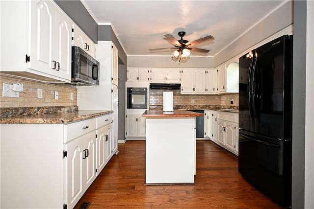 46 Mannina, Charleroi Boro, PA 15432