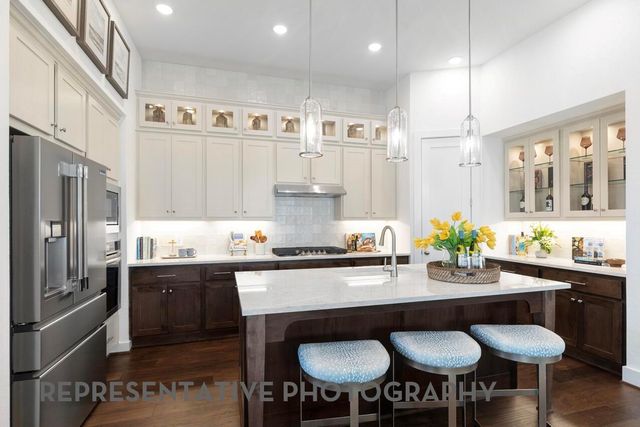 17911 Oakwood Stream Drive, Webster, TX 77598