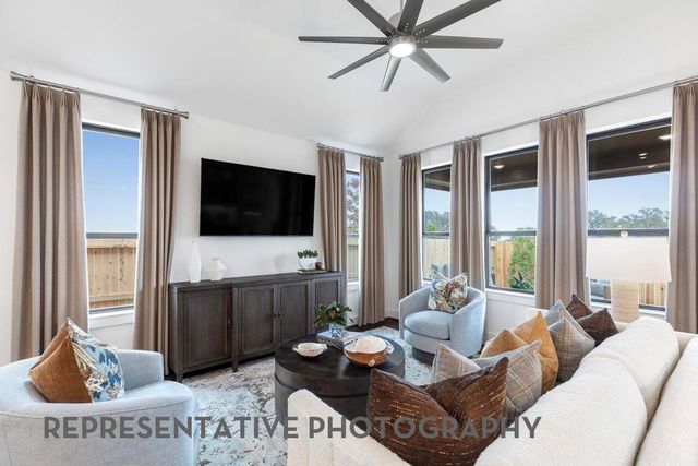 17911 Oakwood Stream Drive, Webster, TX 77598