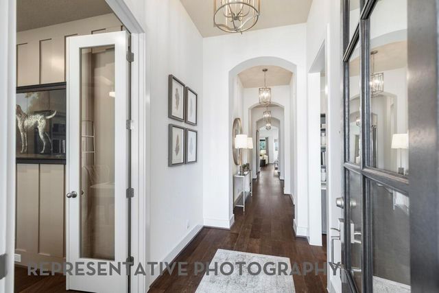 17911 Oakwood Stream Drive, Webster, TX 77598