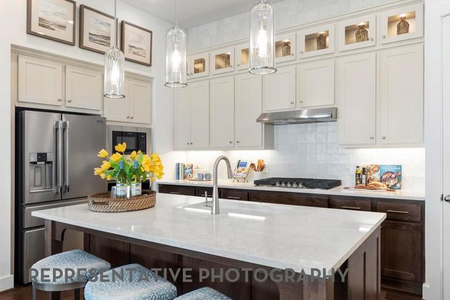 17911 Oakwood Stream Drive, Webster, TX 77598
