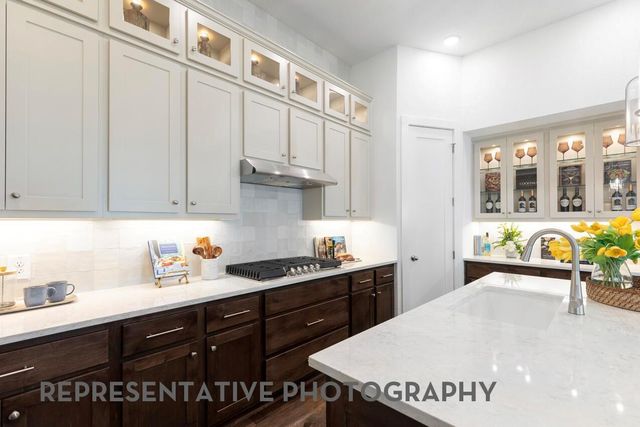 17911 Oakwood Stream Drive, Webster, TX 77598