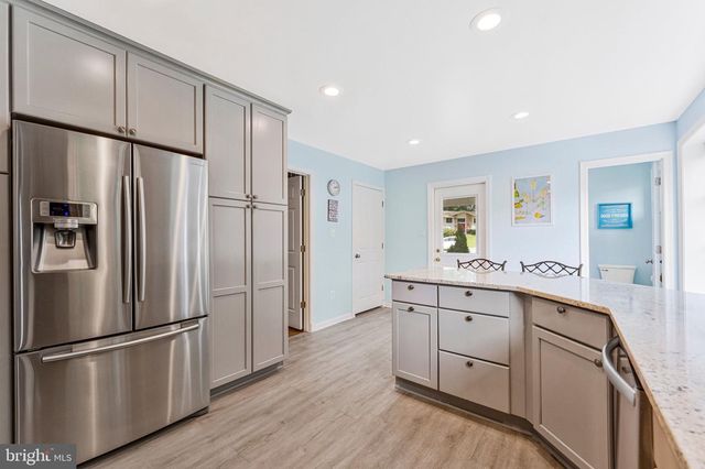 5000 GAINSBOROUGH DR, Fairfax, VA 22032