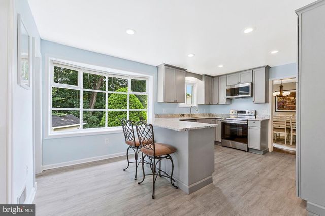 5000 GAINSBOROUGH DR, Fairfax, VA 22032