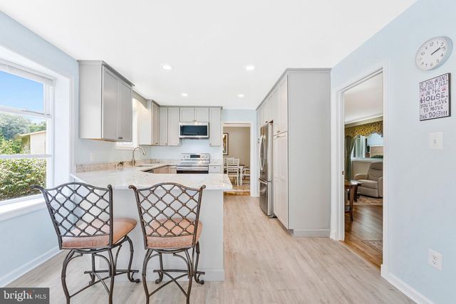 5000 GAINSBOROUGH DR, Fairfax, VA 22032