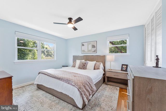 5000 GAINSBOROUGH DR, Fairfax, VA 22032