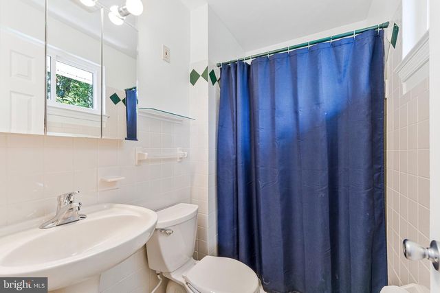 5000 GAINSBOROUGH DR, Fairfax, VA 22032
