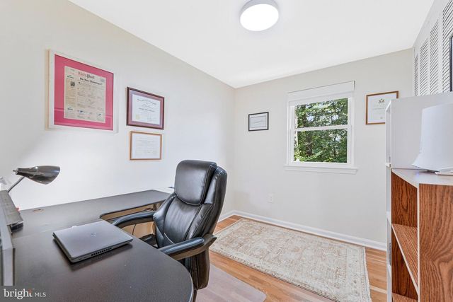 5000 GAINSBOROUGH DR, Fairfax, VA 22032