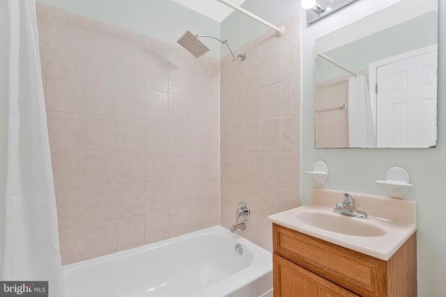 5000 GAINSBOROUGH DR, Fairfax, VA 22032