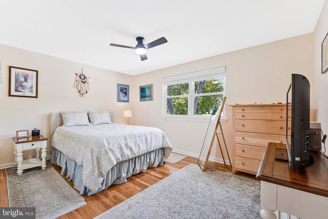 5000 GAINSBOROUGH DR, Fairfax, VA 22032