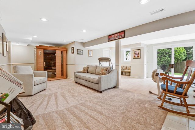 5000 GAINSBOROUGH DR, Fairfax, VA 22032