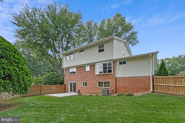 5000 GAINSBOROUGH DR, Fairfax, VA 22032