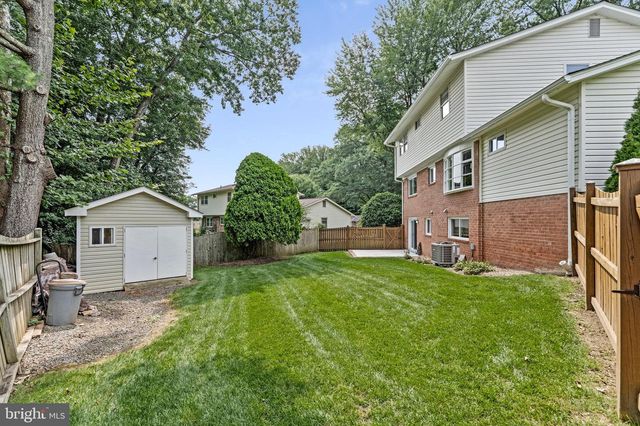 5000 GAINSBOROUGH DR, Fairfax, VA 22032