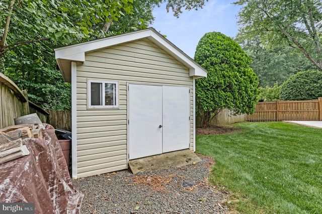 5000 GAINSBOROUGH DR, Fairfax, VA 22032